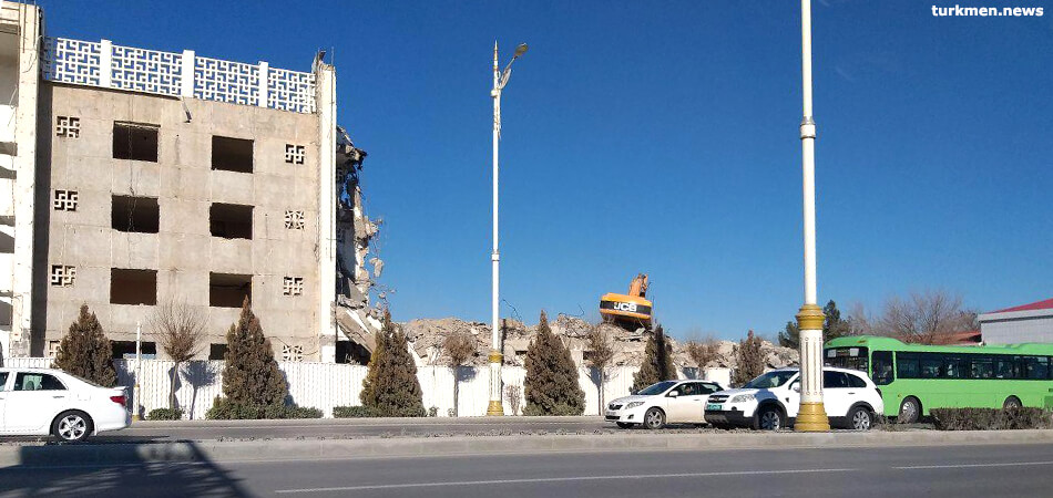 В Ашхабаде почти полностью снесен жилой район близ аэропорта