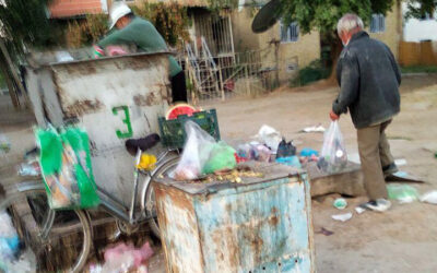 Туркменистан: Нищета и рост цен на продукты вынуждают все больше жителей заглядывать в мусорные баки
