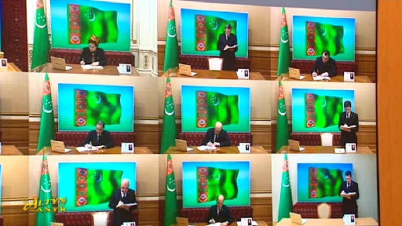 Участники заседания правительства 25 марта. Кадр туркменского телевидения