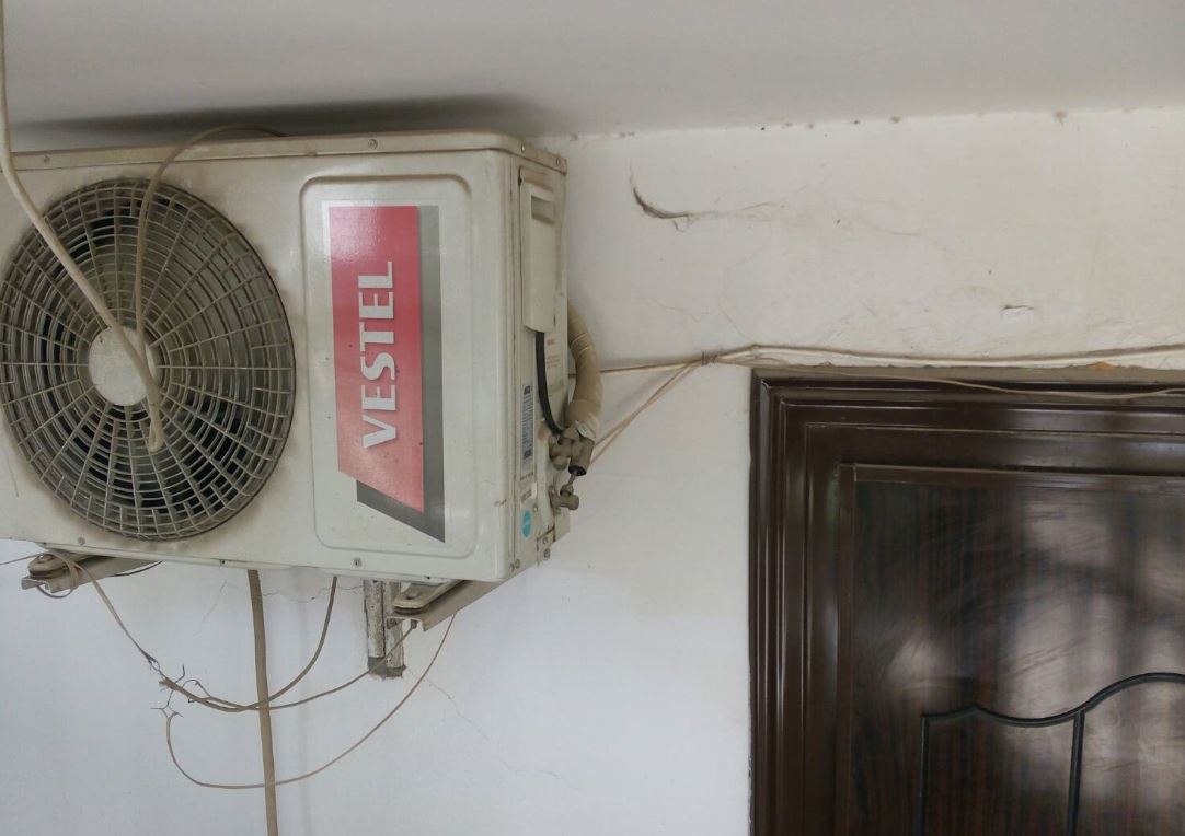 В Ашхабаде жильцов заставляют демонтировать кондиционеры