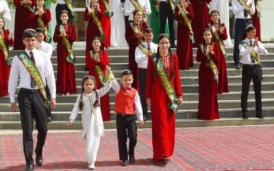 Число выпускников школ в Туркменистане за 12 лет сократилось на треть