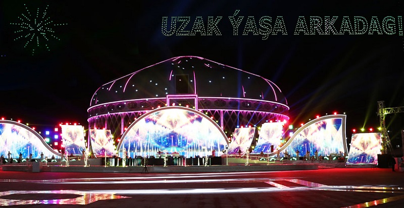 «С днем рождения, мистер президент»? В Туркменистан прибудут зарубежные поп-певцы
