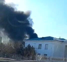 В Туркменабаде загорелась школа №11