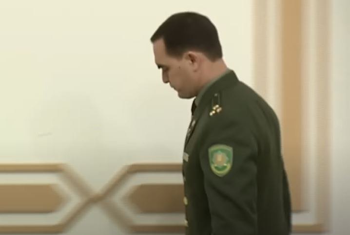 Гурбанмырат Аннаев в день увольнения. Кадр туркменского телевидения
