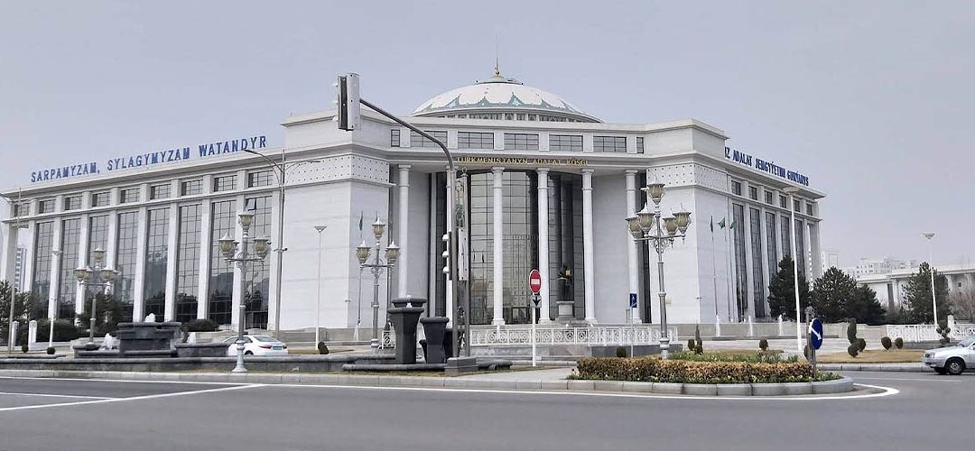 Суд Ашхабада отменил решение первой инстанции о законности ограничения на выезд за границу Нургельды Халыкову