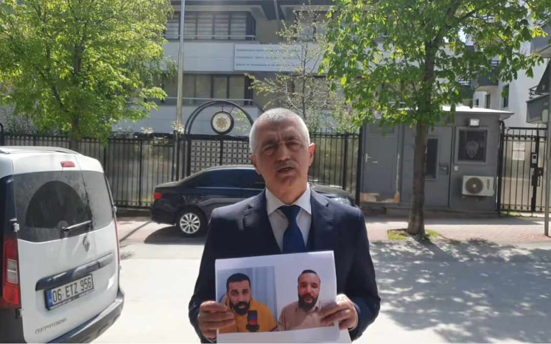 Член парламента Турции провёл пикет перед посольством Туркменистана в годовщину задержания Сахатова и Орусова