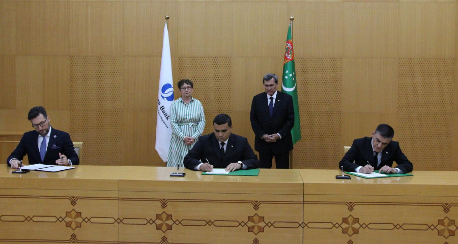 turkmenistan-ebrd-mfa Одиль Рено-Бассо в МИД Туркменистана. Фото МИД