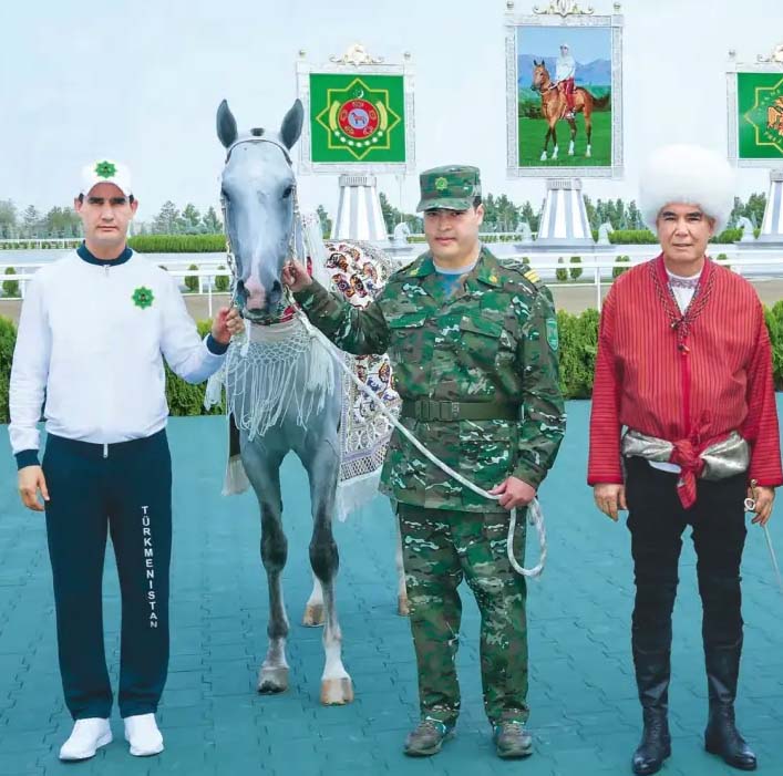 3-generations-berdimuhamedov Сердар, Керимгулы и Гурбангулы Бердымухамедовы