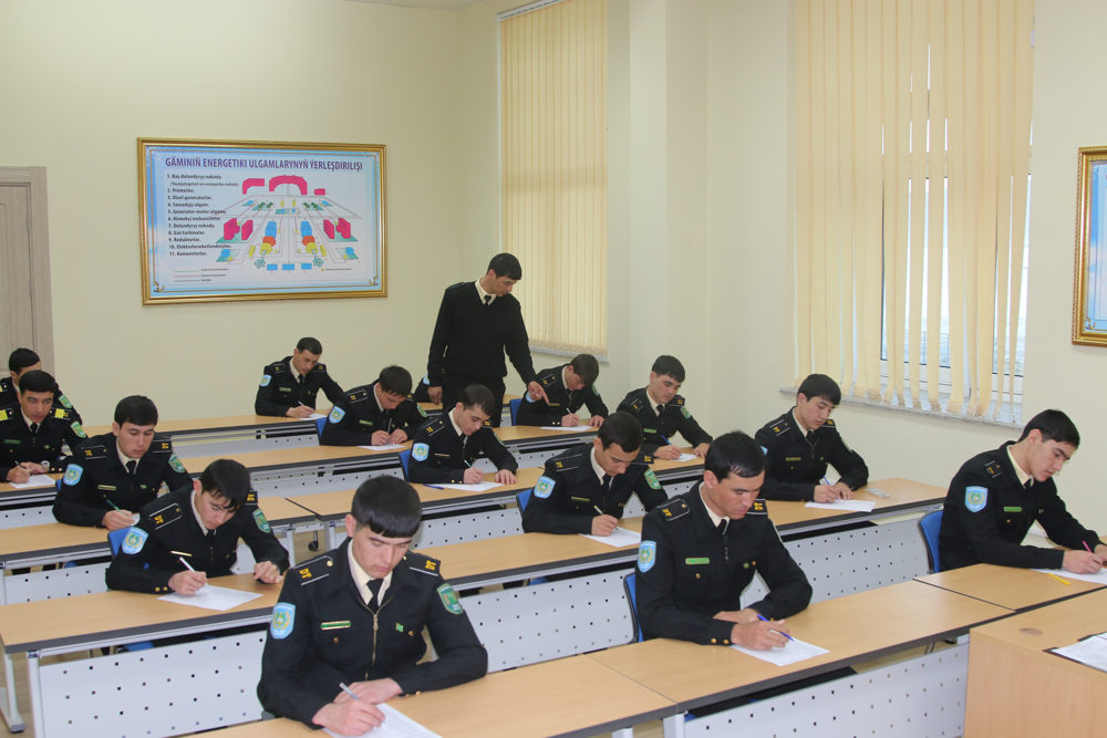 military-naval-students-turkmenistan Студенты Военно-морского института. Фото Milli goşun